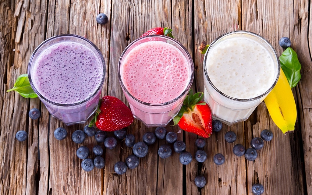 milkshake-berries-fruits-blueberries-strawberries-banana.jpg